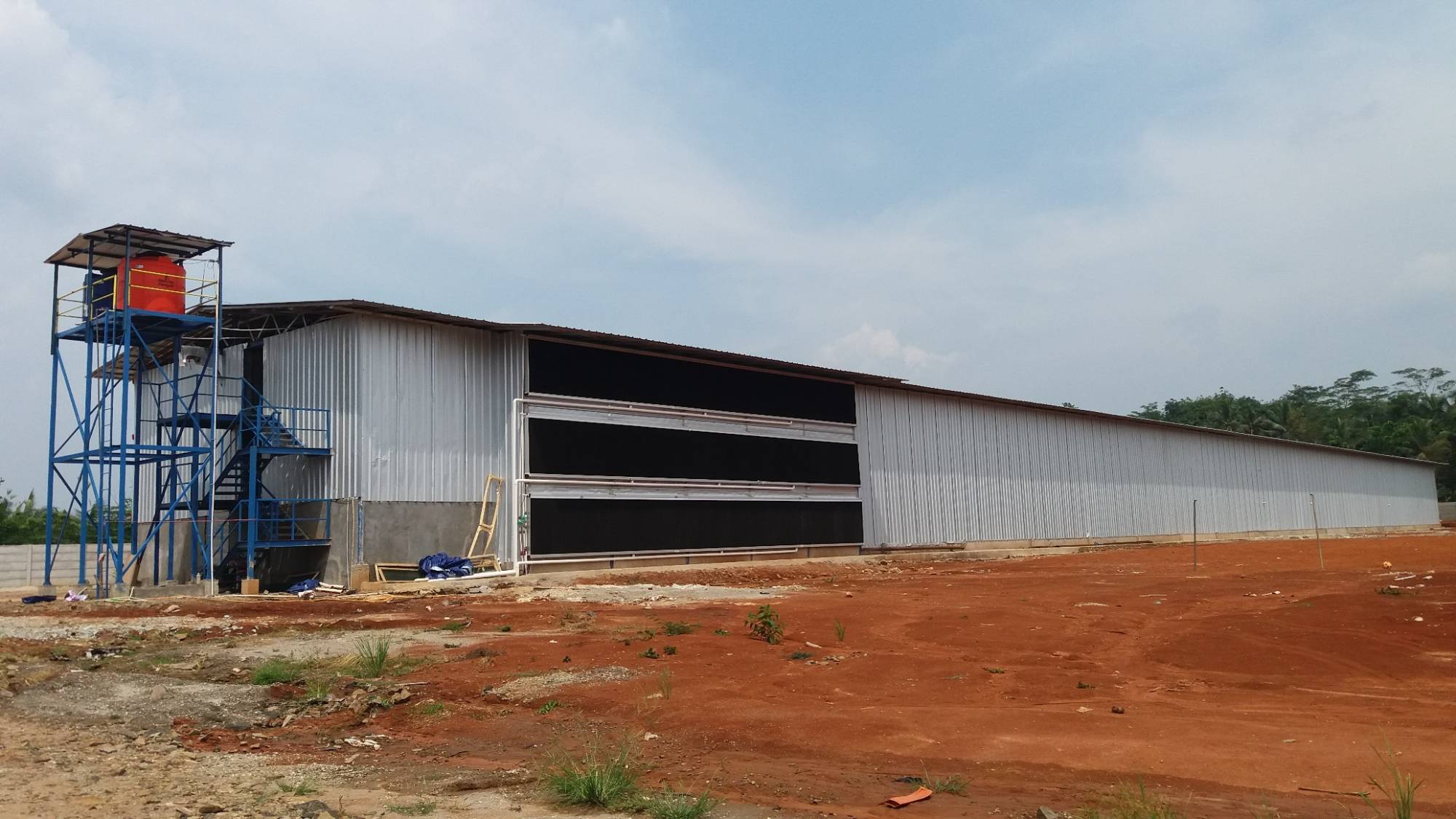 Deretan kandang di Kramatwatu